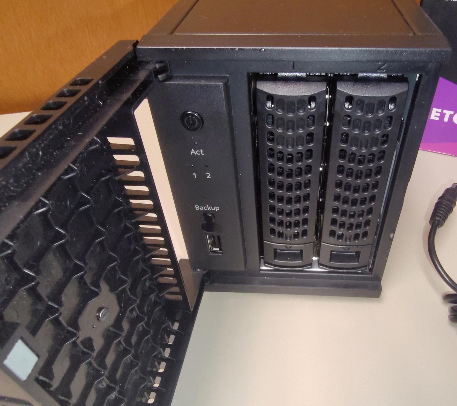 Netgear ReadyNAS RN10200-100NAS 2TB (2 x 1TB) 2-Bay NAS Network Attached Storage - Image 5