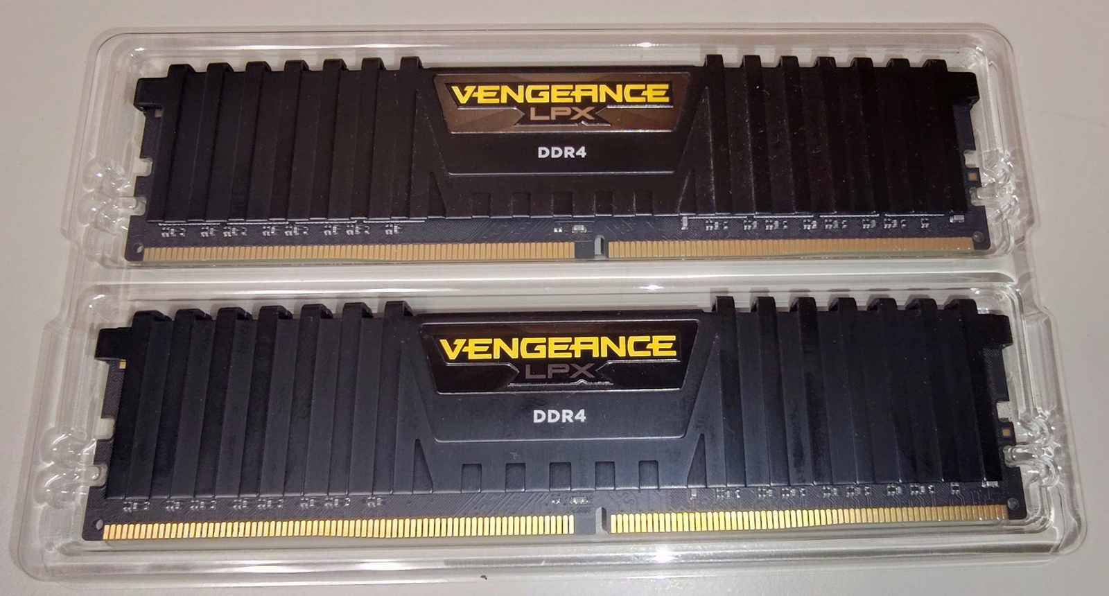 8GB (2 x 4GB) DIMM Desktop Memory RAM DDR4-2400 Corsair CMK8GX4M2A2400C16 2018