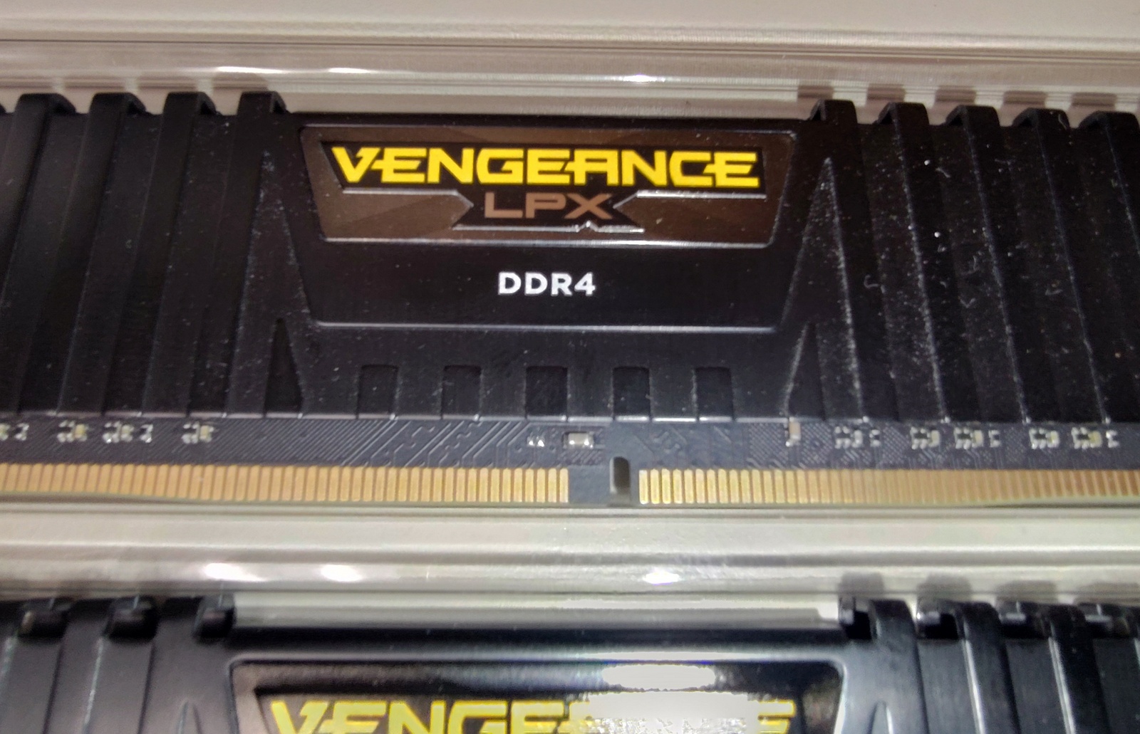 8GB (2 x 4GB) DIMM Desktop Memory RAM DDR4-2400 Corsair CMK8GX4M2A2400C16 2018 - Image 2