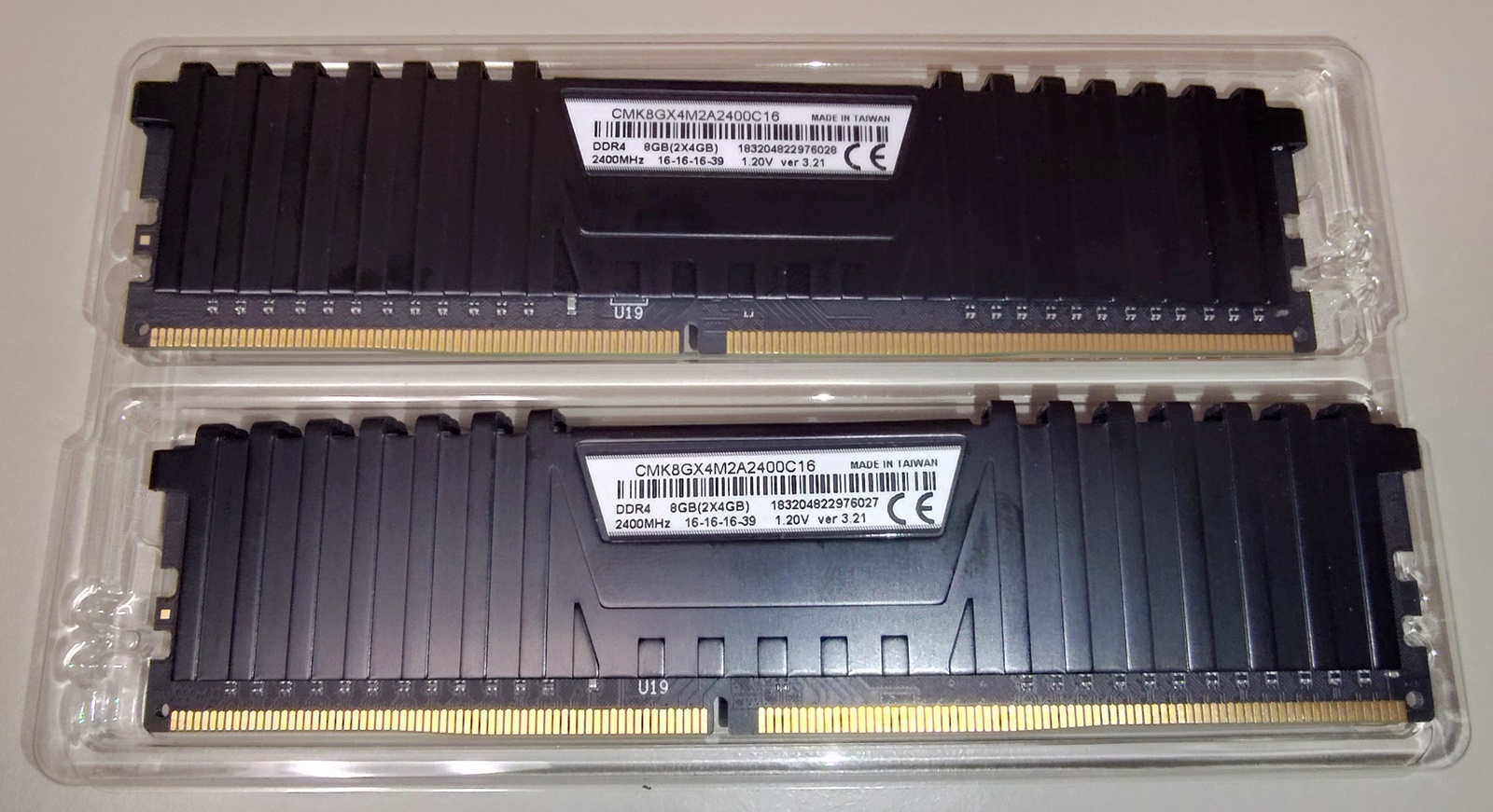8GB (2 x 4GB) DIMM Desktop Memory RAM DDR4-2400 Corsair CMK8GX4M2A2400C16 2018 - Image 4