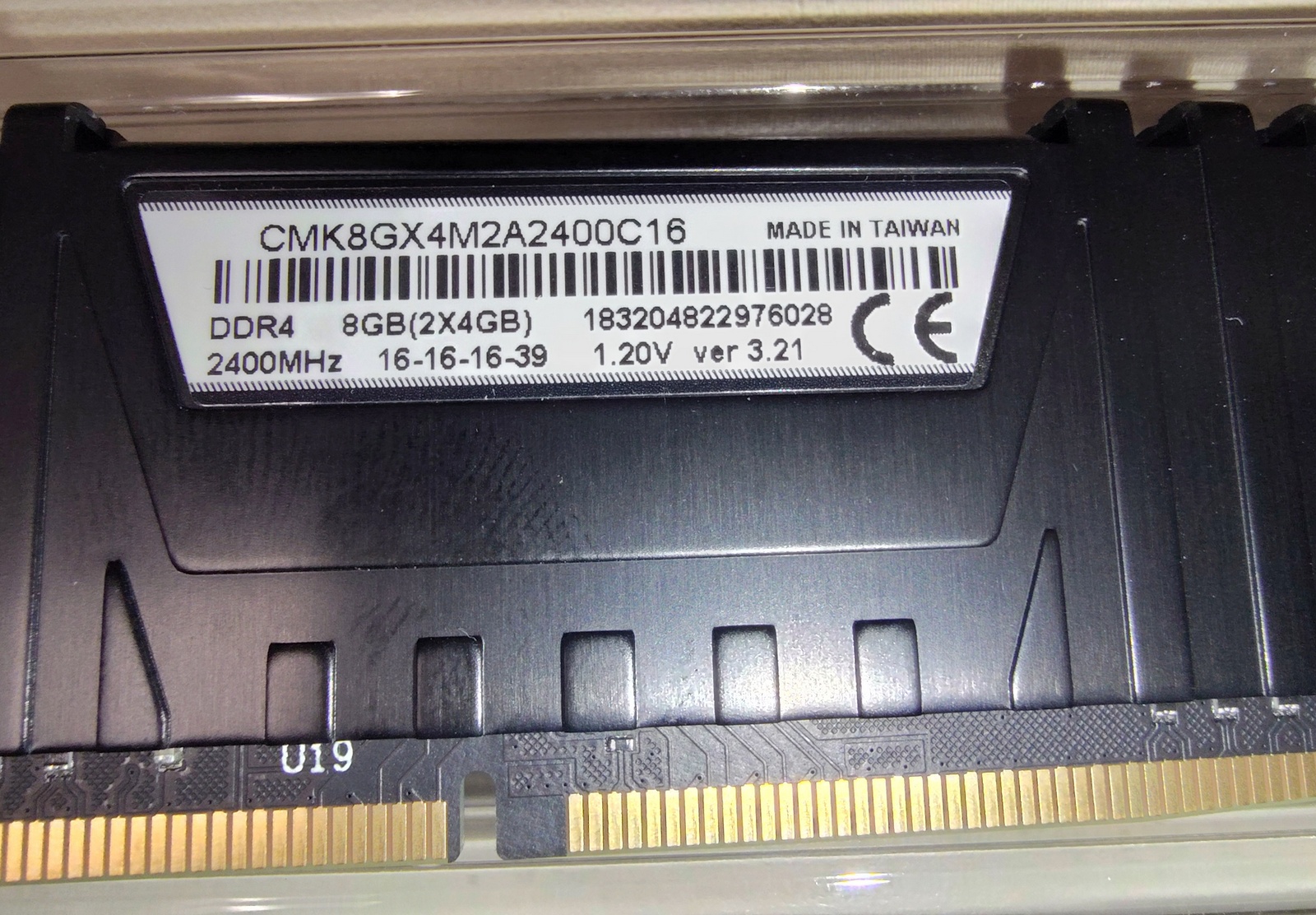 8GB (2 x 4GB) DIMM Desktop Memory RAM DDR4-2400 Corsair CMK8GX4M2A2400C16 2018 - Image 5