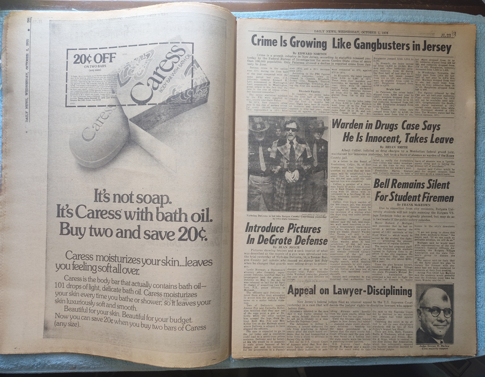 New York Daily News 1 Oct 1975 Patty Hearst Casey Stengel Ford Muhammad Ali ++ - Image 13