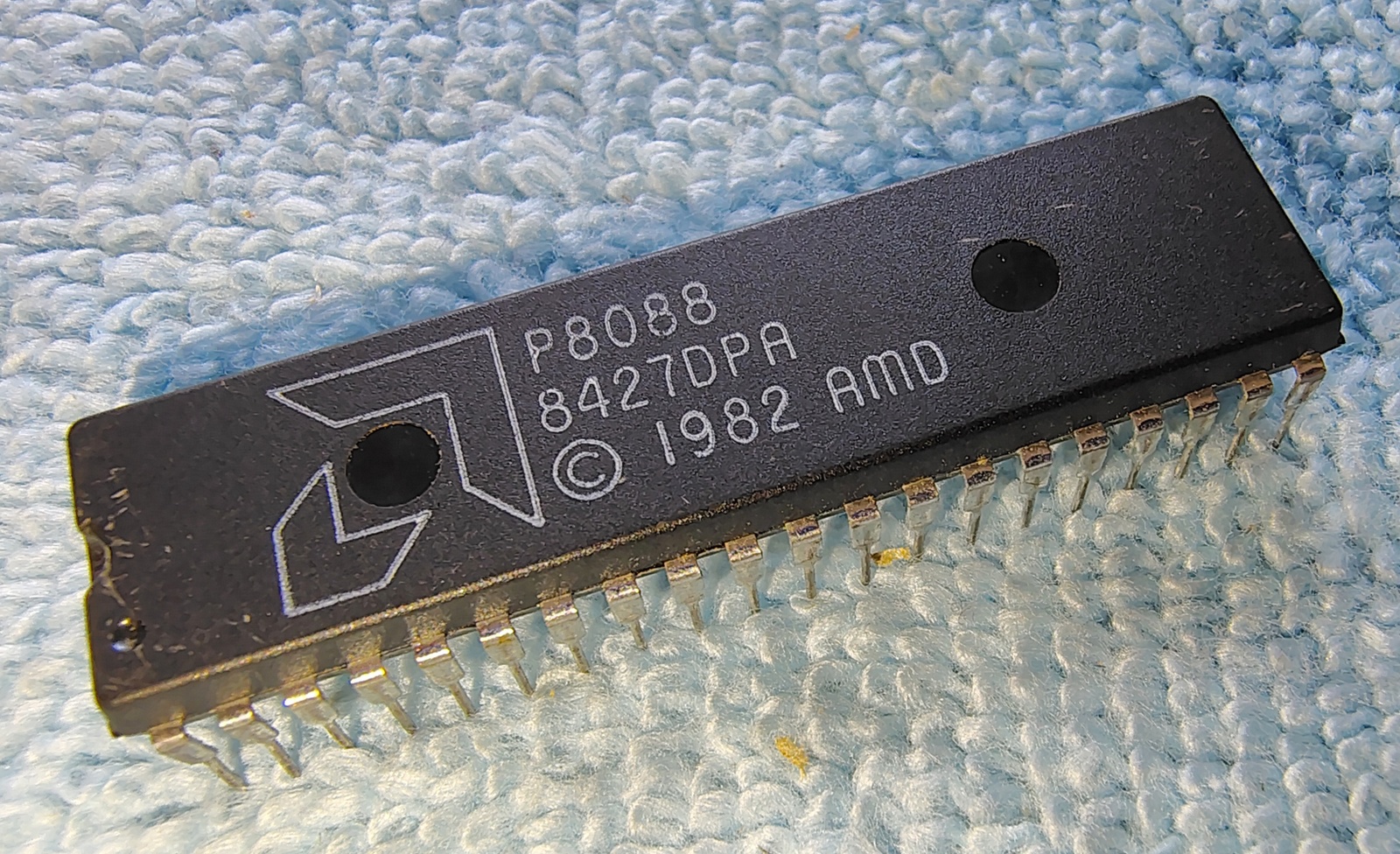 AMD P8088 8427DPA CPU Processor Chip Black 40-pin Plastic DIP Package 1982 M