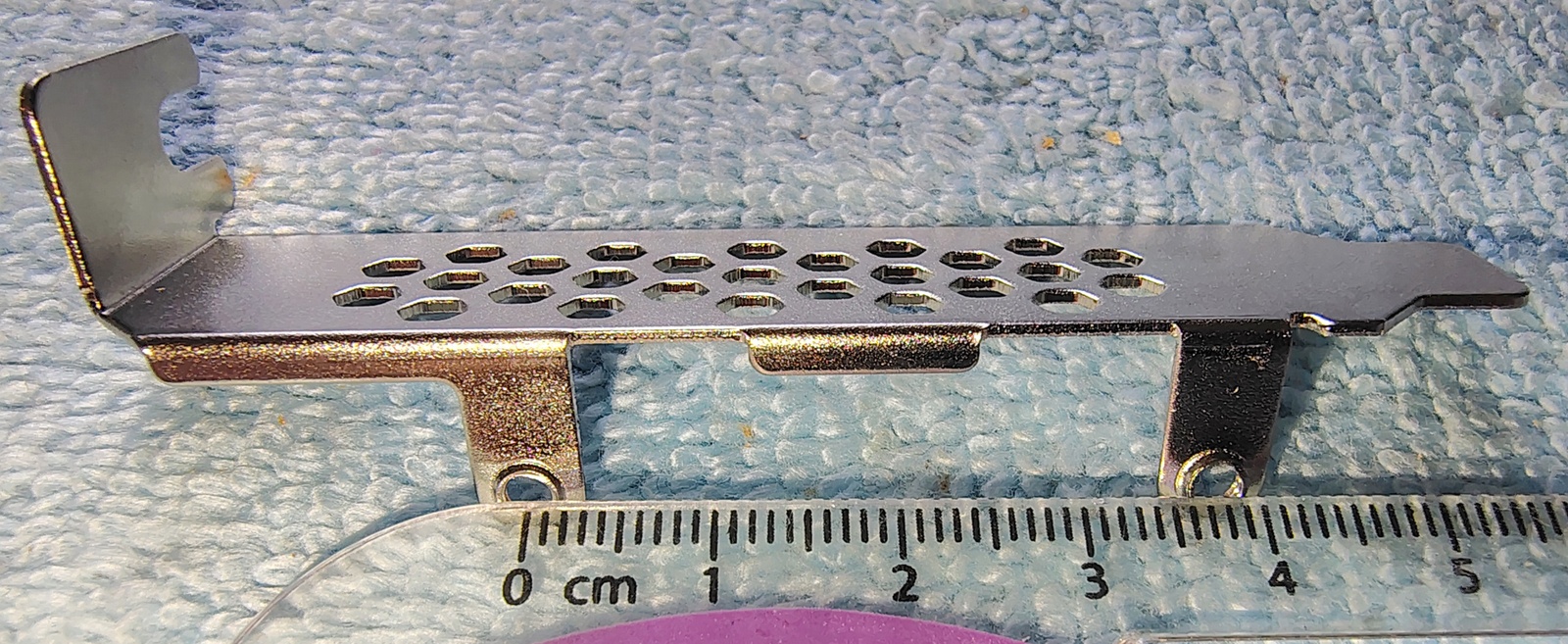 Low Profile Vented Metal PCIe Bracket for ASM1061 SATA Storage Controller Card - Image 3