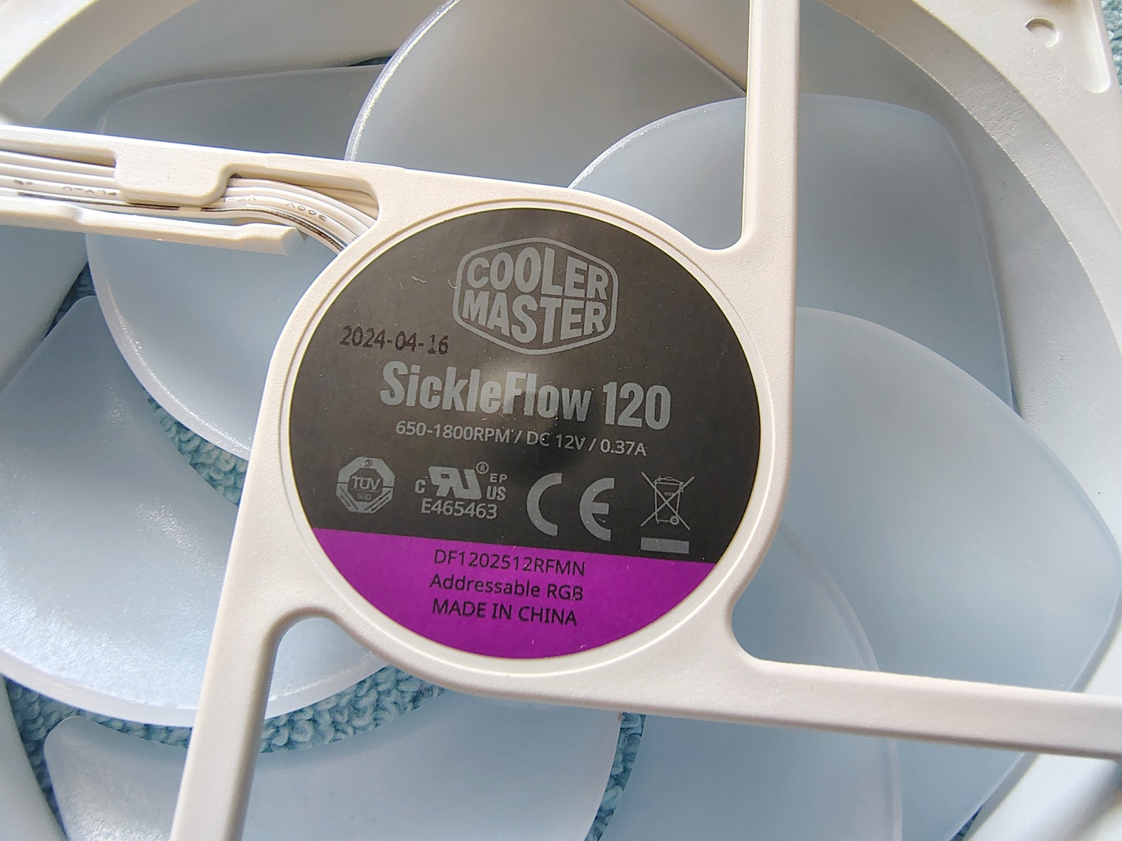 White SickleFlow 120 RGB 120mm Case Cooling Fan 4 Cooler Master Qube 500, Screws - Image 2