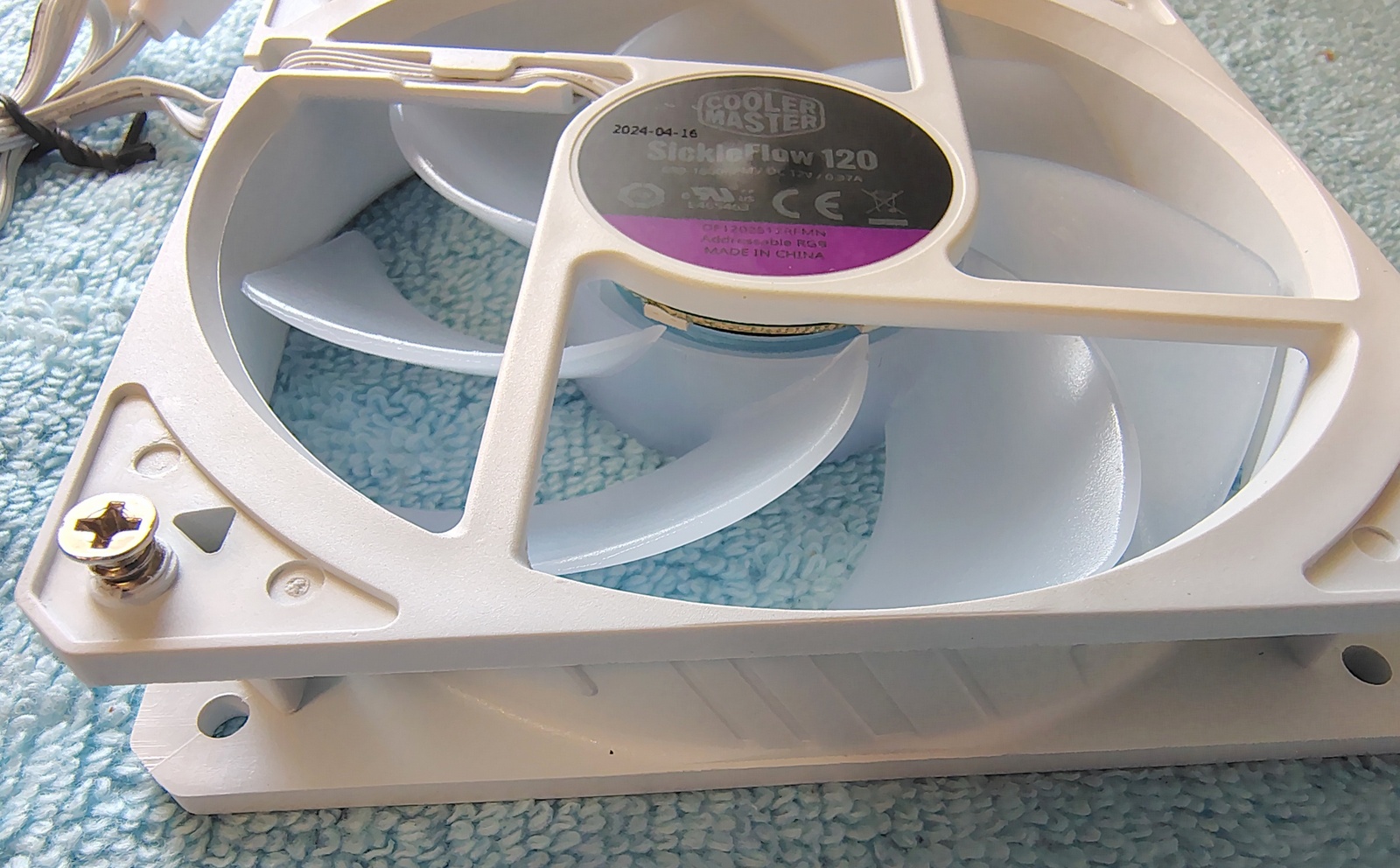 White SickleFlow 120 RGB 120mm Case Cooling Fan 4 Cooler Master Qube 500, Screws - Image 3