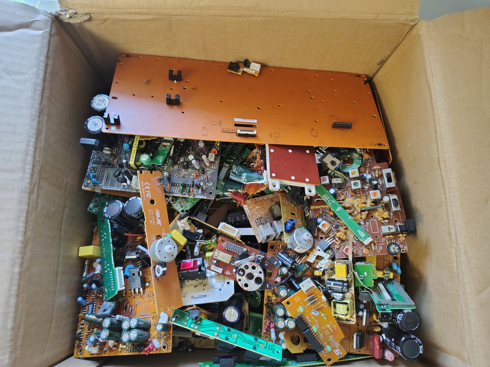 Scrap Gold Low Recovery Parts 10# lbs Broken Circuit Controller Boards Box Lot