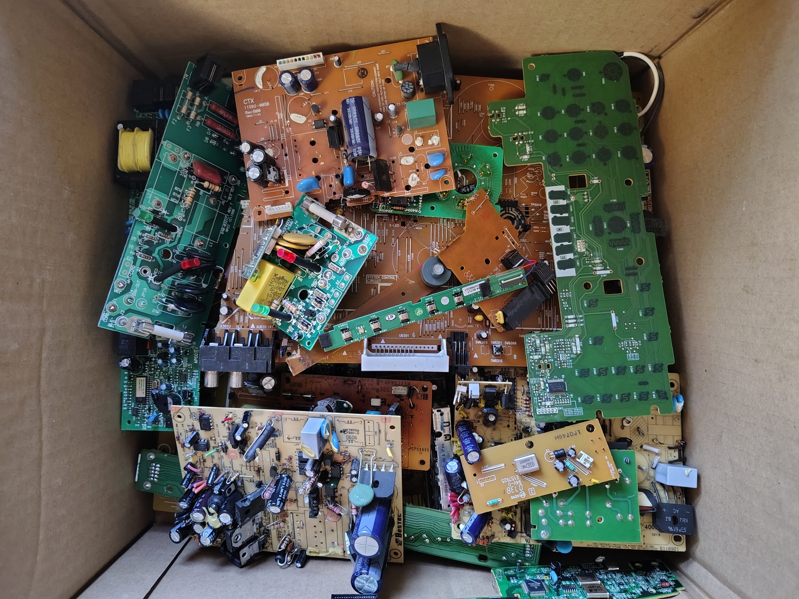 Scrap Gold Low Recovery Parts 10# lbs Broken Circuit Controller Boards Box Lot - Image 3