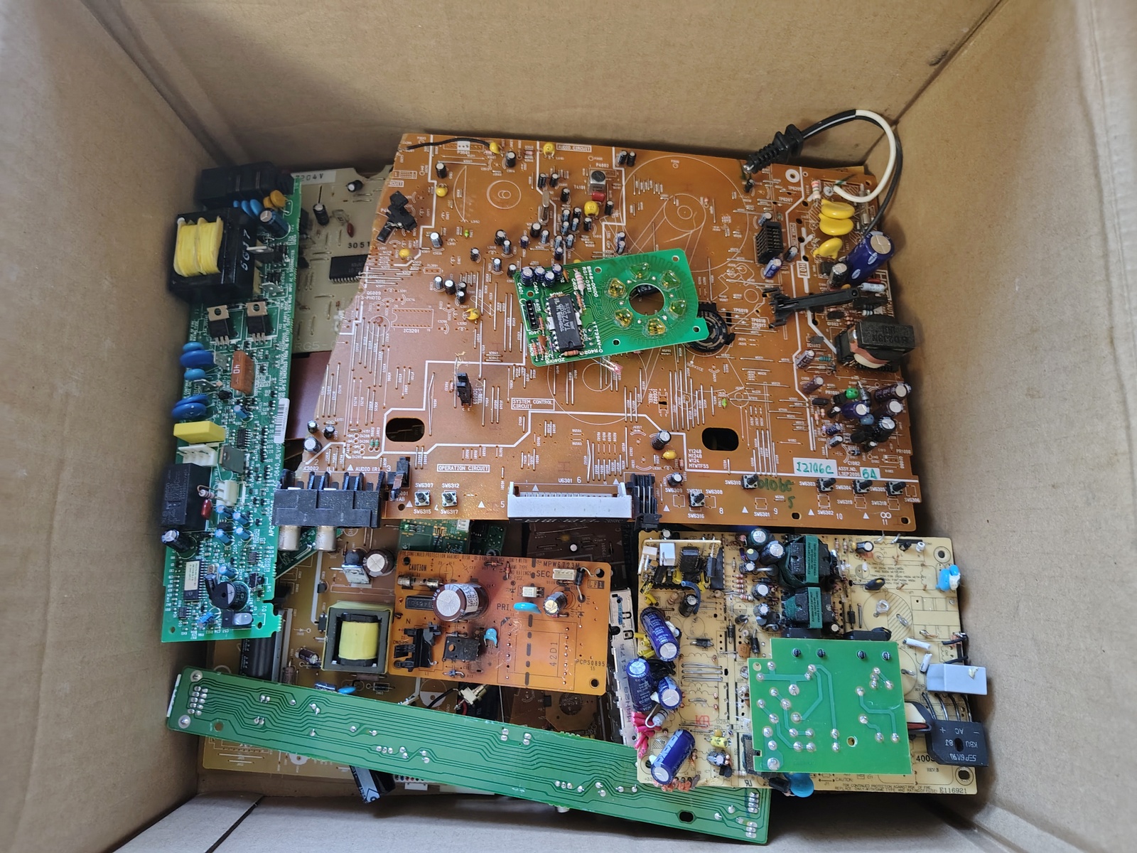 Scrap Gold Low Recovery Parts 10# lbs Broken Circuit Controller Boards Box Lot - Image 4