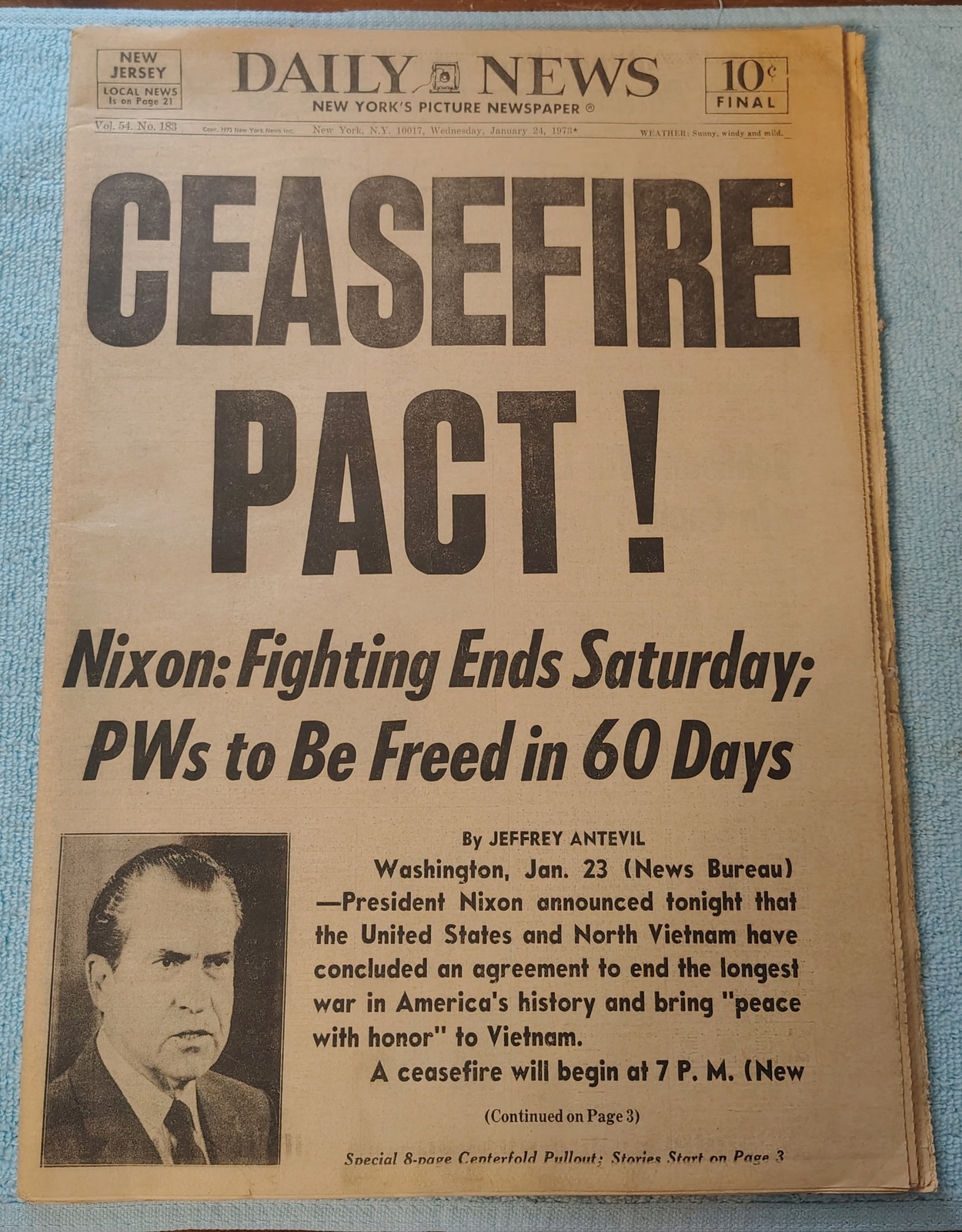 New York Daily News 24 January 1974 Vietnam War Ceasefire Joe Frazier George Foreman