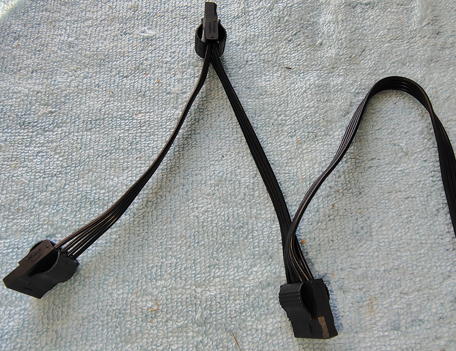 Molex Peripheral HDD Modular Power Cable for Seasonic Core GX-550 Power Supply - Image 7