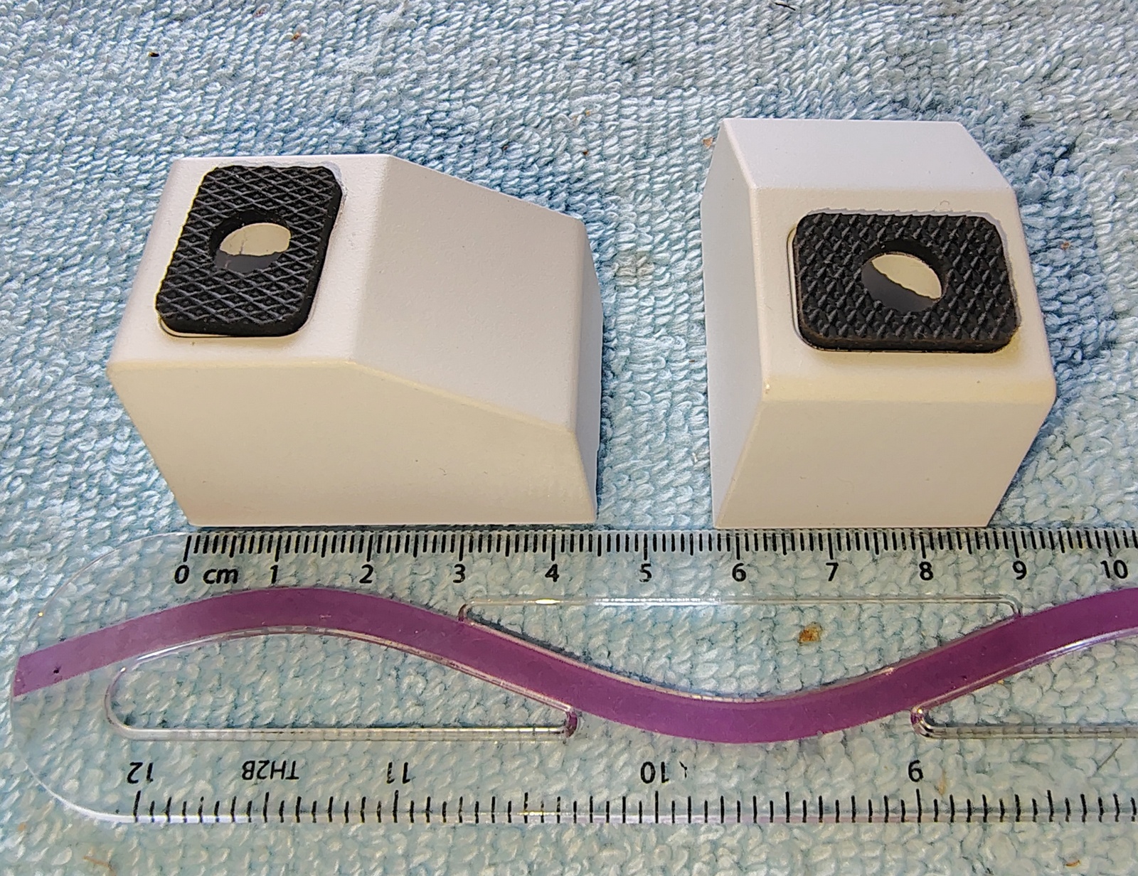 2 White Plastic Foot Feet for Corsair iCUE 4000D Airflow Computer Case w/ Screws - Image 3