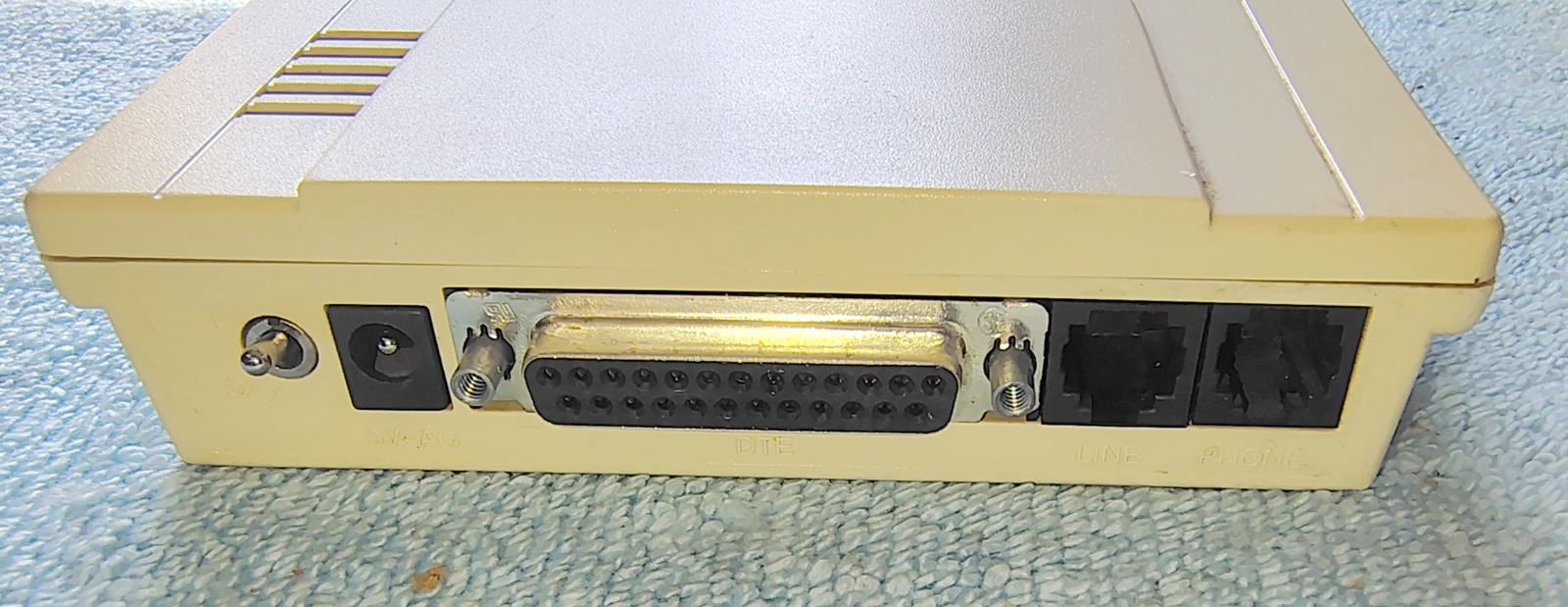 Genuine Hayes Accura 2400 External Modem 5800AM w/ AC Adapter SN A00158003640 - Image 7