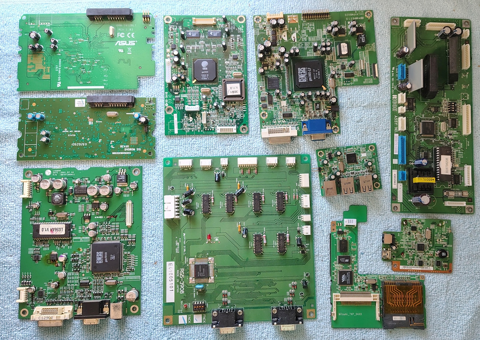 Mixed Scrap Circuit Boards Lot 4 lb 9.6 oz – VGA, Network, Mouse & Control PCBs (2000s) - Image 3