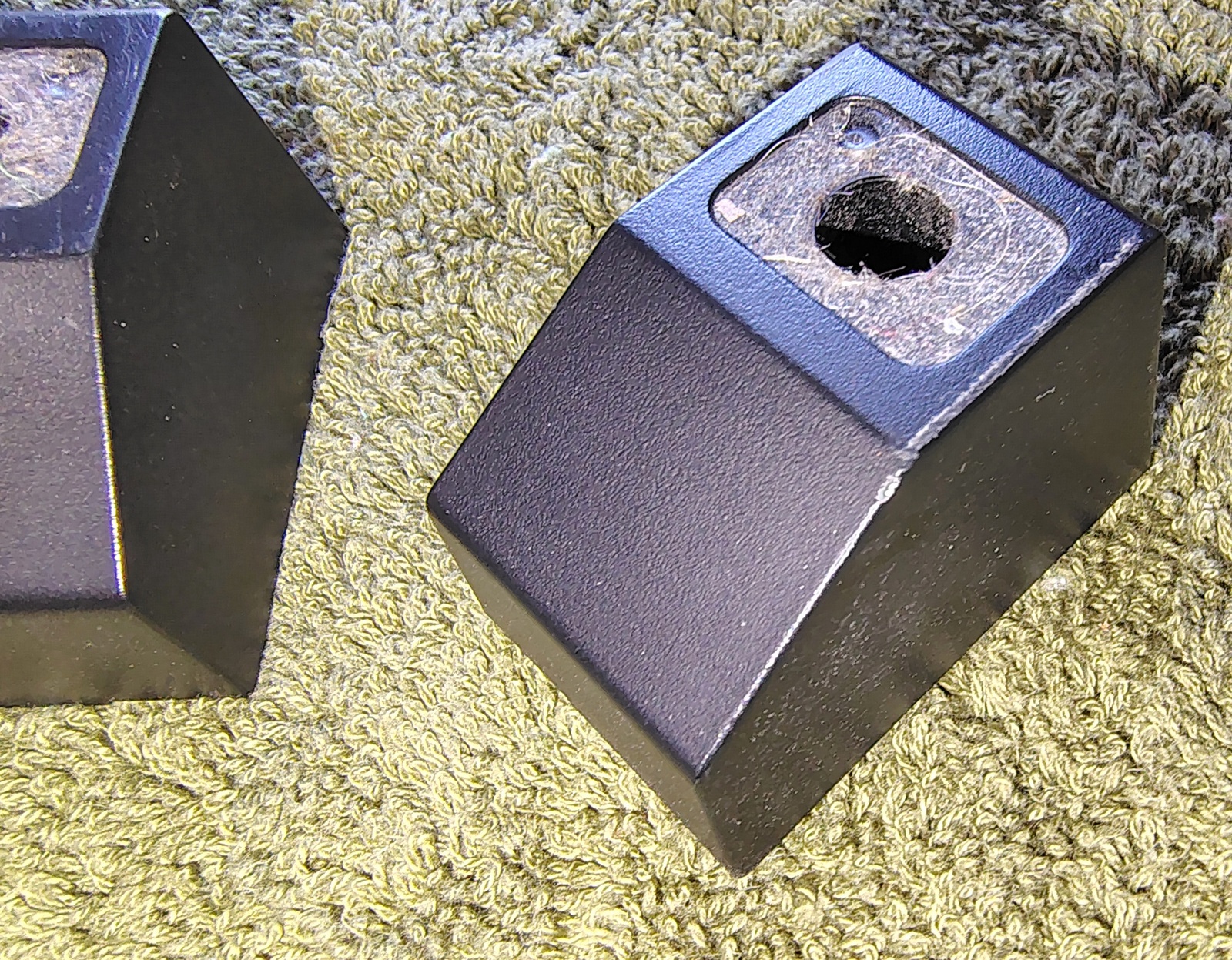 Corsair iCUE 4000D 4000D Airflow 4000X Rear Case Feet (2) OEM w/ Screws - Image 3