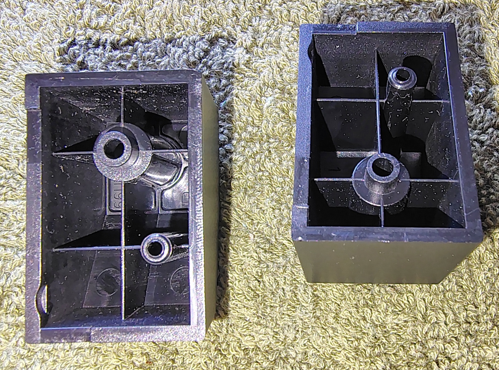 Corsair iCUE 4000D 4000D Airflow 4000X Rear Case Feet (2) OEM w/ Screws - Image 5