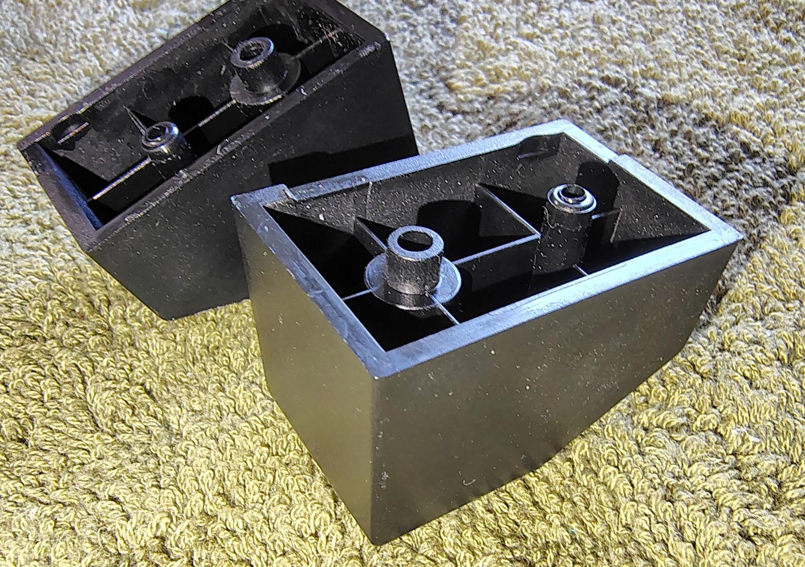 Corsair iCUE 4000D 4000D Airflow 4000X Rear Case Feet (2) OEM w/ Screws - Image 6
