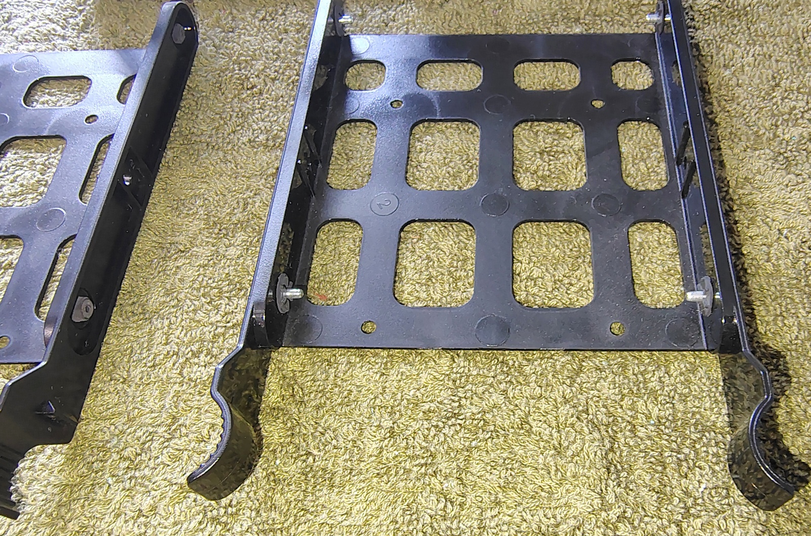 Corsair HDD Cage Assembly with 2 Drive Trays for Carbide 400C 400Q 460X - Image 3