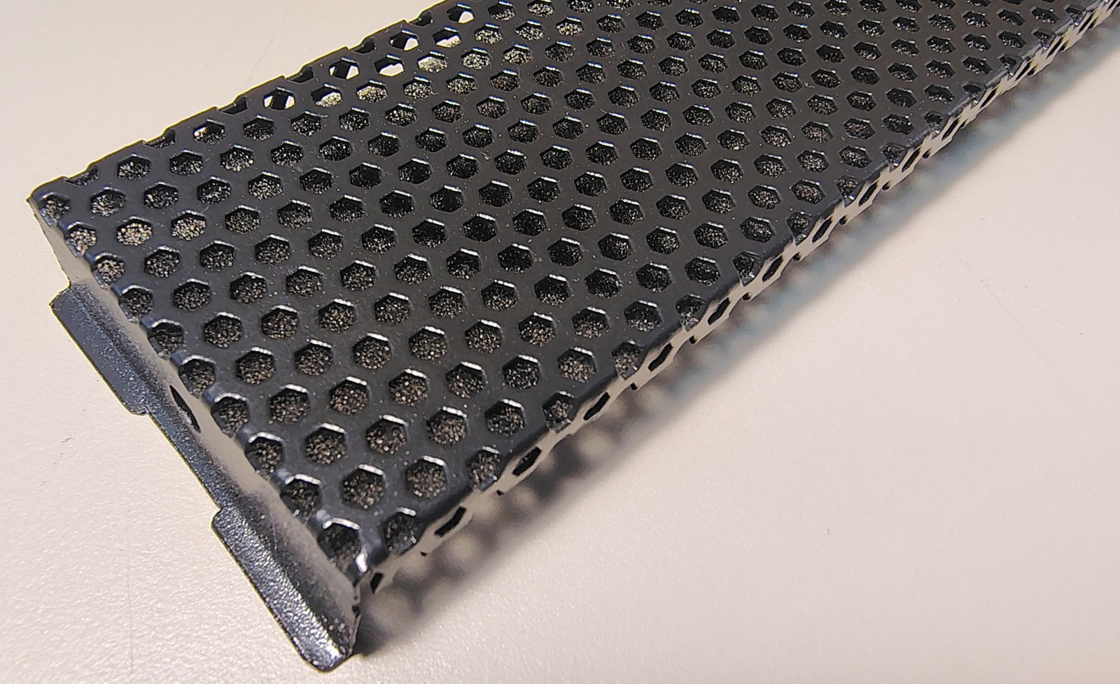 Thermaltake Versa H25 5.25" Drive Bay Cover Mesh Filter Faceplate OEM Black Steel - Image 2